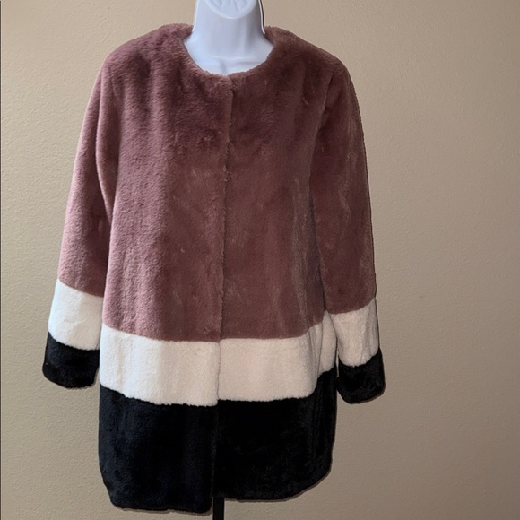 Scoop Jackets & Blazers - NWT Scoop Colorblock Rose/Cream/Black Teddy Faux Fur Jacket Women’s Size XS